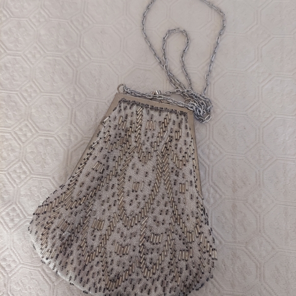 Vintage silver cloth beaded handbag - Picture 2 of 5